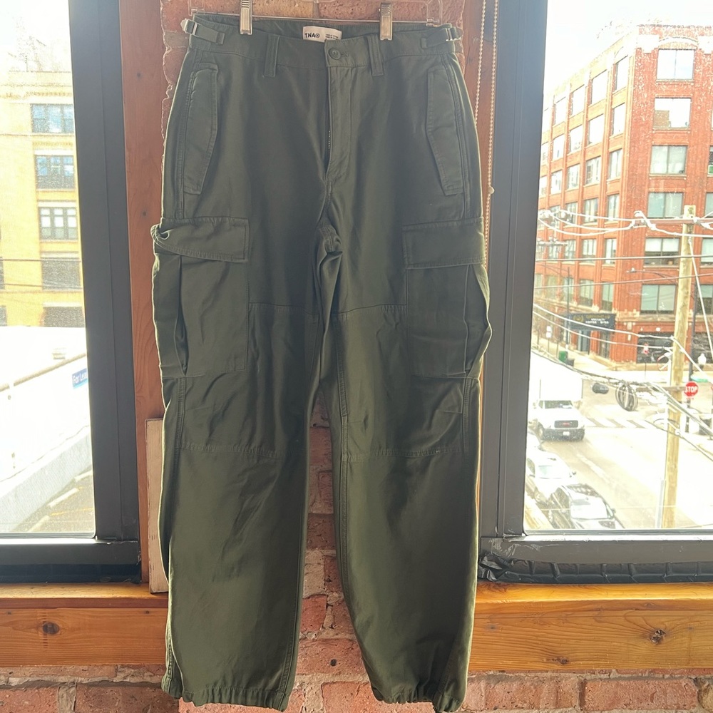 Aritzia TNA Supply Cargo Pants in Army Green